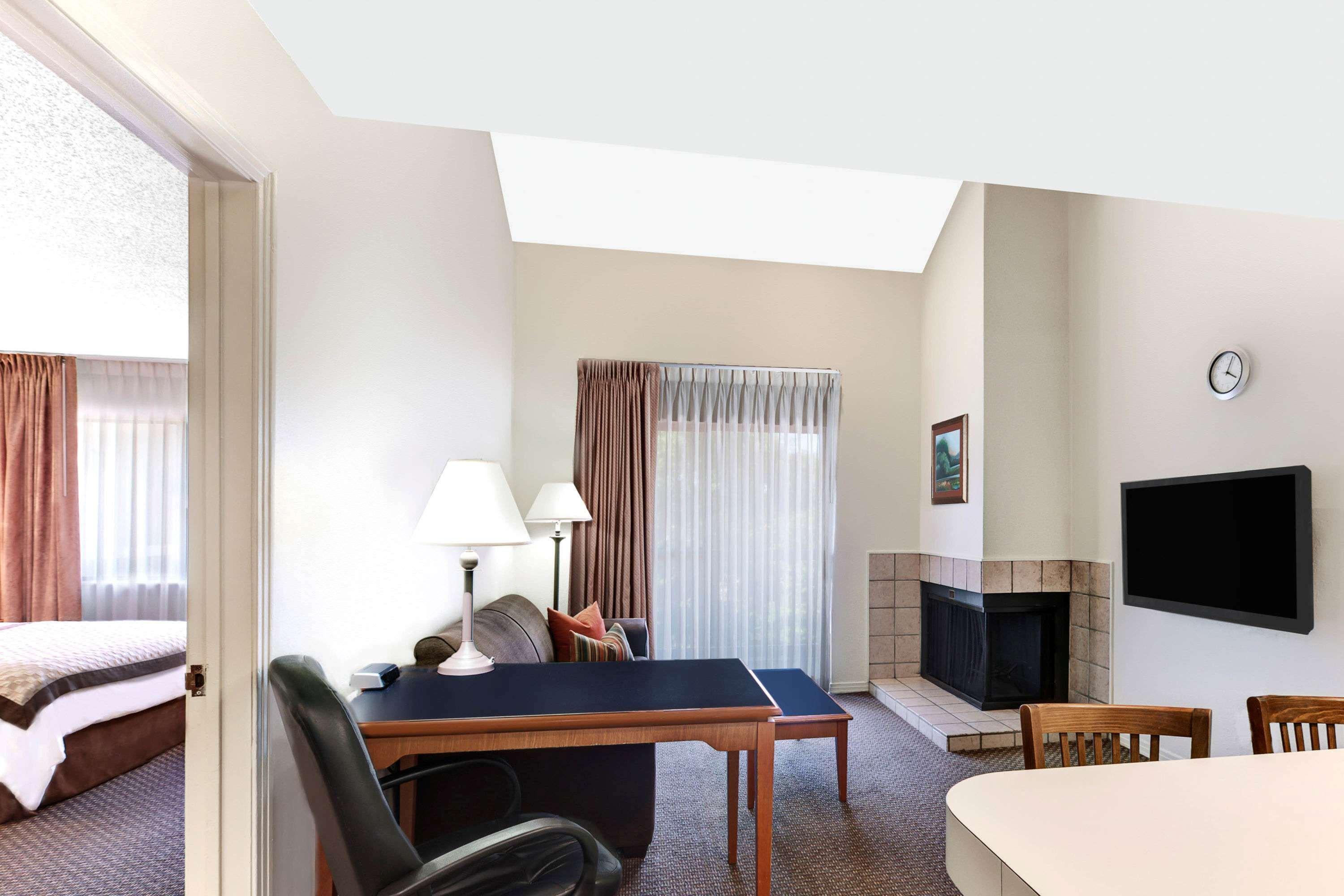 Value Suites Extended Stay - Arlington Extérieur photo